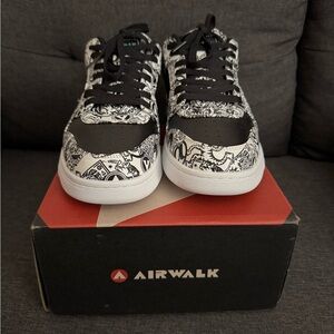 Airwalk Nova J sneakers size 9